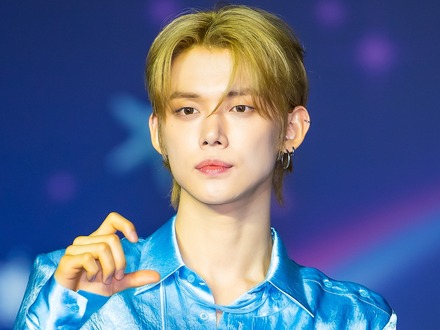 「第4世代のアイコン」TXT・ヨンジュン、色気漂う艶っぽいビジュアルでファン悩殺！【PHOTO】
