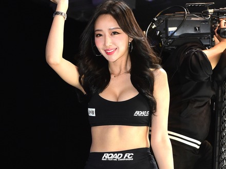 生前はレースクイーンやラウンドガールとして人気も…突然この世を去った韓国女性モデル、1周忌