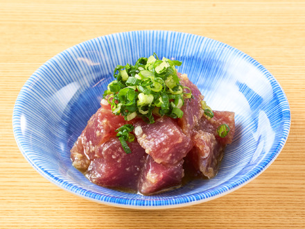 鰹の塩ユッケ（税込439円）