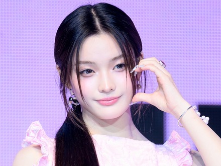 夏のヒロイン感満載…ILLIT“日本人メンバー”・イロハ、海辺の白ワンピSHOTに「これは伝説」の声！【PHOTO】