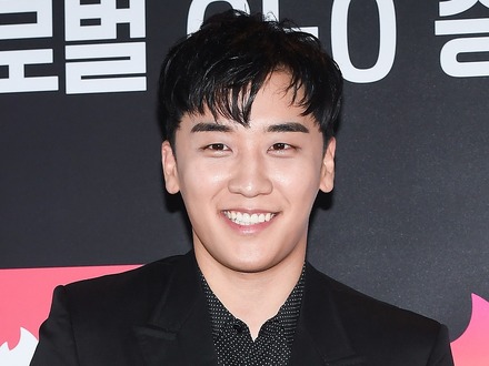 誰!? と二度見するレベル…BIGBANG脱退のV.I、“激変”した姿に注目　事業家とのツーショットが公開