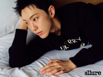 SEVENTEEN・ホシ、“入隊前最後”の雑誌撮影で魅せた感性的オーラ「CARATを思うと時間を無駄に過ごせない」【PHOTO】