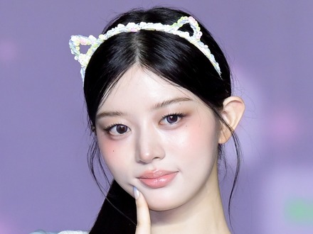 ILLIT・ミンジュ、人気ゲームキャラに変身！韓国eスポーツ大会「LCK」で単独ステージ披露