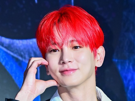 SHINee・キー、新ツアー「Uncanny Valley」開幕！圧巻の“アートパフォーマンス”で日本公演への期待高まる