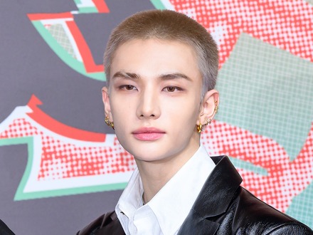『ONE PIECE』のゾロ？Stray Kids・ヒョンジン、アニメから飛び出したような“強烈グリーンヘア”に反響！【PHOTO】