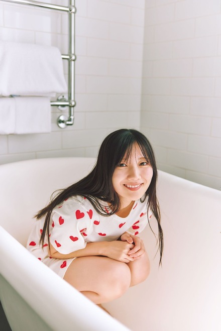 日向坂46・河田陽菜2nd写真集『テイクオフ』撮影／SAKAI DE JUN（C）竹書房