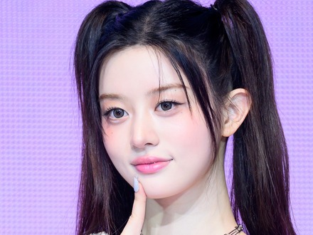 「そんなことしないで」ILLIT・ミンジュ、ベッドで見せた“無防備な可愛さ”に胸キュンするファン続出！【PHOTO】