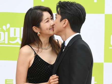 韓国女優が披露した日焼けビキニ姿に「43歳ママとは思えない」の声