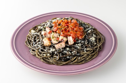 ヤミ闇やみつき イカ墨パスタ（税込572.40円）