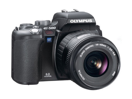 デジタル一眼レフカメラの普及型モデル「E-500」 ブラックモデル