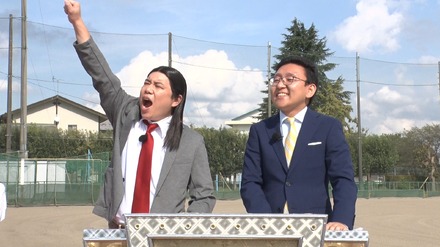 左から）せいや、上垣皓太朗アナウンサー『新しいカギ』（C）フジテレビ