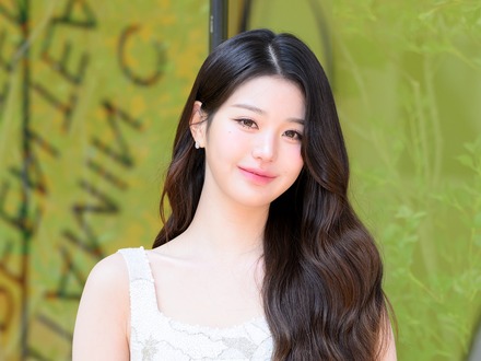 IVEウォニョンの韓服姿に「信じられない美貌」「本物の姫みたい」【PHOTO】