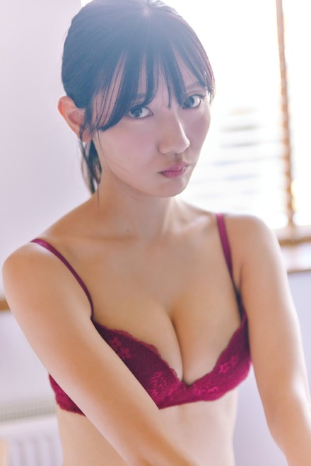 日向坂46・河田陽菜2nd写真集『テイクオフ』撮影／SAKAI DE JUN（C）竹書房