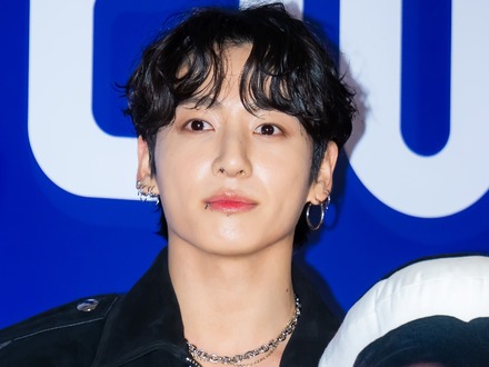 BTS・JUNG KOOK、“南山ビューの自宅”からモッパン配信!飾らない日常が話題「絵になる」「最高の映像」