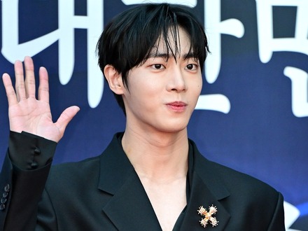 「心の準備が…」イケメン俳優チュ・ヨンウ、筋肉バキバキの“上半身SHOT”にファン騒然【PHOTO】