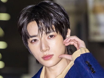 TXT・ボムギュ、抜群スタイル際立つ“ロングコート”姿に視線集中!東京へ出国【PHOTO】