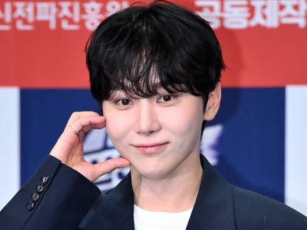 「尊すぎる…」SEVENTEEN・スングァン、愛犬プクとの“癒しショット”公開!優しい眼差しにキュン【PHOTO】