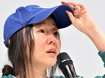 「NewJeansは私が選んだ」ミン・ヒジン氏発言にLE SSERAFIM事務所が反論 “証拠映像”で主張を否定