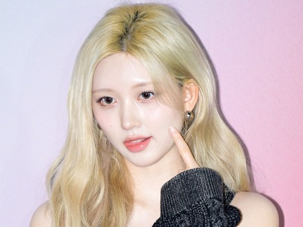 IVE・ガウル、“ツインテール×舌ペロ”SHOTに反響続々!「可愛さ限界突破」「反則です…」【PHOTO】