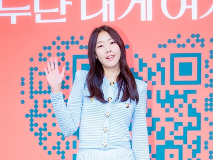 「寝てる場合じゃないです」突然ライブ配信が流れ…登録者86万人のYouTubeチャンネルが削除された韓国モデル