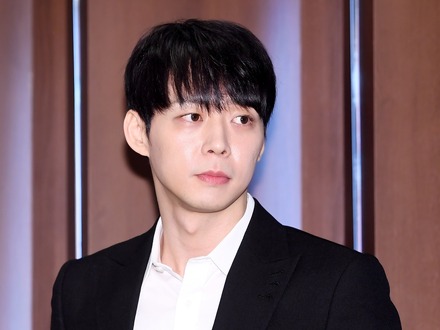 韓国で活動できない元東方神起・ユチョン、日本で“高級ダウン”着用し満面スマイル「幸せ」【PHOTO】