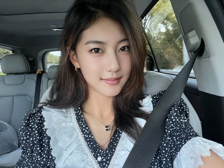 もはやゴルファーに見えない…父は元サッカー韓国代表で母は女優、18歳新人ゴルファーの大人びた最新美貌【PHOTO】