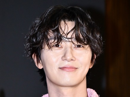 俳優パク・ソジュン、共演女優をおんぶした優しい表情にときめく…新ドラマのティザーポスター公開