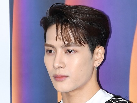 GOT7・ジャクソン、嵐・松本潤との豪華2SHOT公開!東京で多数の著名人と交流「どういう世界線」【PHOTO】