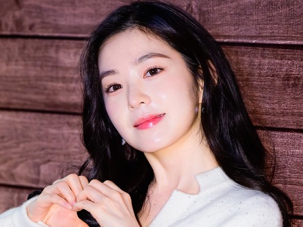 「年齢不詳…」Red Velvet・アイリーン、ランジェリー風衣装で魅せる“大人の色香”にうっとり【PHOTO】