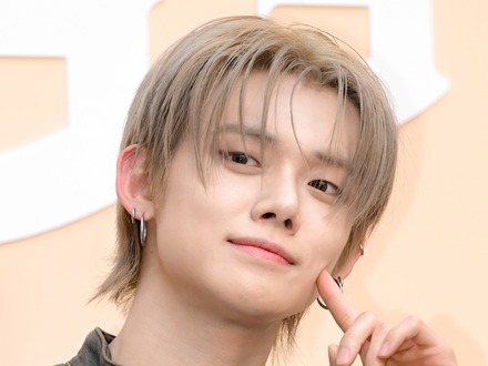 TXT・ヨンジュン、後輩ガールズグループメンバーとの“シミラールック”SHOT公開！【PHOTO】