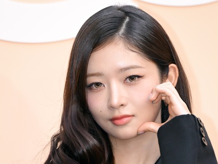 IVE・レイ、“平成ギャル”にイメチェン!?新たな髪色が「あまりにも良すぎる」と好評【PHOTO】