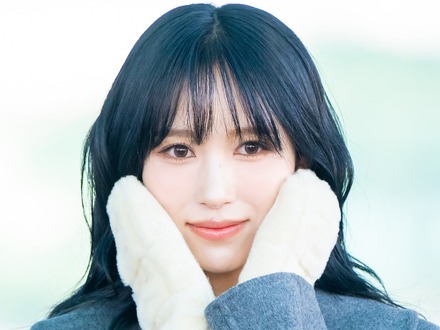 TWICE・ミナ、“ぱっつん前髪”で可愛さ限界突破!あふれる透明感に「リアル天使」「黒髪最強…」の声【PHOTO】