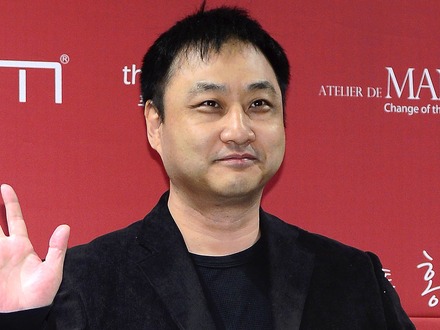 撮影中に倒れ緊急搬送…一時は危篤状態だった韓国タレント、事務所が病状説明「急性心筋梗塞と診断」