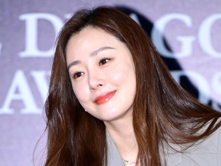 「私の名前は…日本で自己紹介をするたびに爆笑される」と明かした韓国女優、年齢を感じさせない美スタイル【PHOTO】