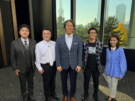 左から)佐野瑞樹(フジテレビアナウンサー)、山崎弘也(アンタッチャブル)、松井秀喜、柴田英嗣(アンタッチャブル)、佐久間みなみ(フジテレビアナウンサー)©フジテレビ