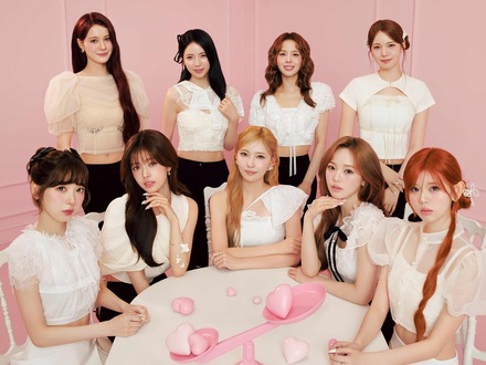 NiziU、日本武道館で涙のツアーフィナーレ！“5都市アリーナツアー”サプライズ発表にファン歓喜