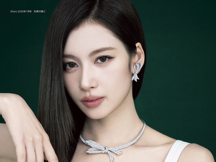 TWICE・サナ、最近のマイブームは抹茶ラテ「色にハマってる」　『25ans』2度目の表紙