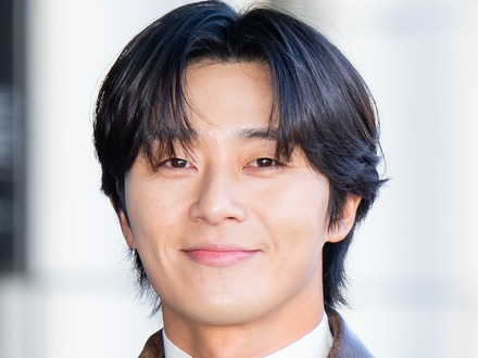 バッキバキ…俳優パク・ソジュン、鍛え上げられた上半身を思いきり公開!海で見せた姿が話題【PHOTO】