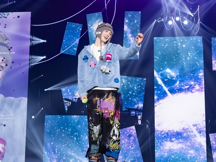 SHINee・キー、日本ソロ公演で圧巻ステージ披露!“日本ホールツアー”サプライズ発表にファン歓喜