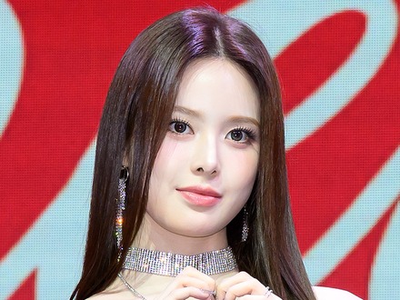 第5世代“ビジュアルクイーン”候補と話題のiznaバン・ジミン、透明感あふれる美貌を披露【PHOTO】