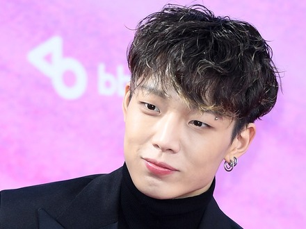 突然「1カ月後に子どもが生まれる」と結婚&妊娠を発表しファンを驚かせた韓国アイドル、除隊