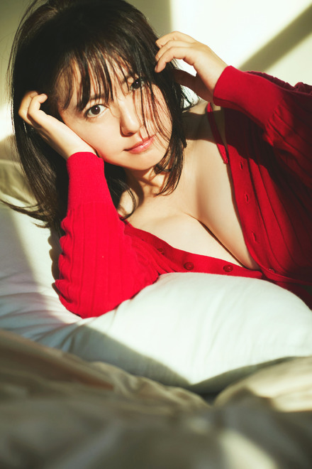 磯山さやかデビュー25周年写真集アナザーバージョン『afterglow』©須藤敬一／講談社