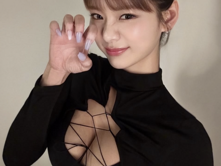 「隠すつもりなし!!」韓国で“最もグラマラスな芸人”、透けランジェリー姿で視線強奪【PHOTO】