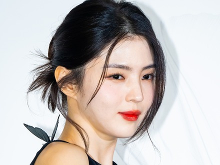 女優ハン・ソヒ、自らデザインした“コラボスニーカー”公開!卓越したセンスに「かわいい」「何でもできる」と反響