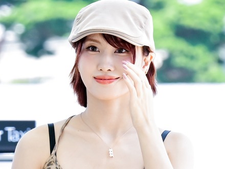 「顔変わった?」TWICE・モモ、艶々ボディで際立つ見事なボリューム…ぴっちりトップスに釘付け【PHOTO】