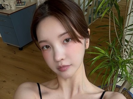 パク・ソジュンとの熱愛説否定せず “登録者159万人”xooosの可愛らしい日常に注目