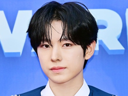 「ビジュが限界突破」NCT WISH・ユウシ、“爆イケ”かき上げヘアに沼落ちファン続出!【PHOTO】
