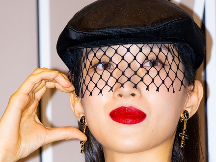 “ほぼ全部見えてる”衣装が話題になった女優ムン・ガヨン、艶々ボディ際立つドレス姿で魅了【PHOTO】