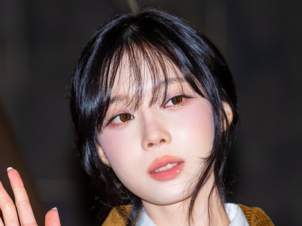 aespa・ウィンター、“カップルタトゥー”への視線を意識？右腕だけを隠す衣装に反応多数