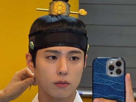 「彼の顔を見るだけで誰もが笑顔になる」パク・ボゴム、「今年のバラエティタレント賞」に!!